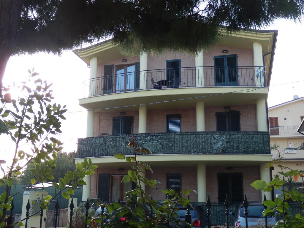 Casavacanze Azzurro Mare Apartamento Porto SantʼElpidio Exterior foto